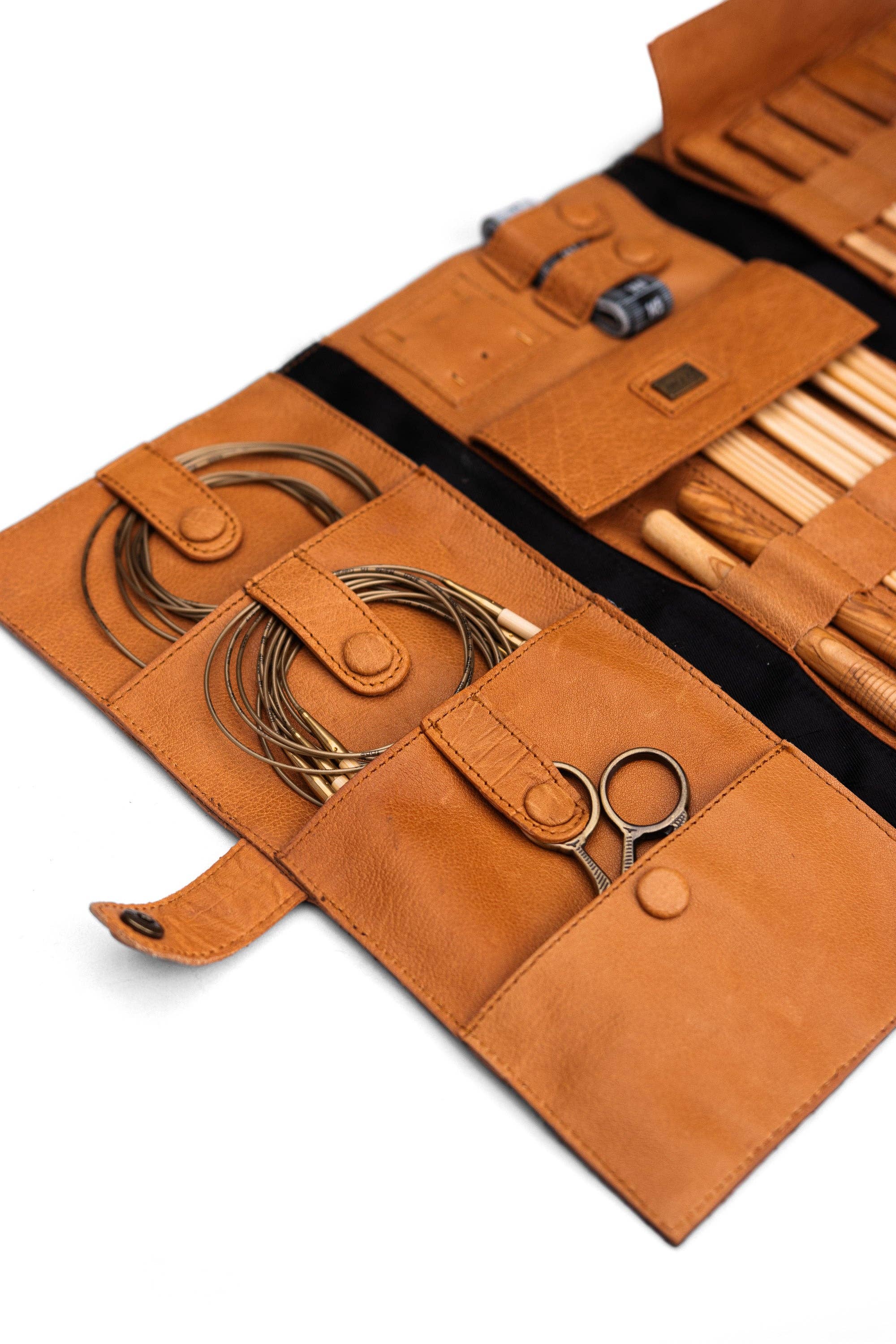 Lucy Needle Case: Black
