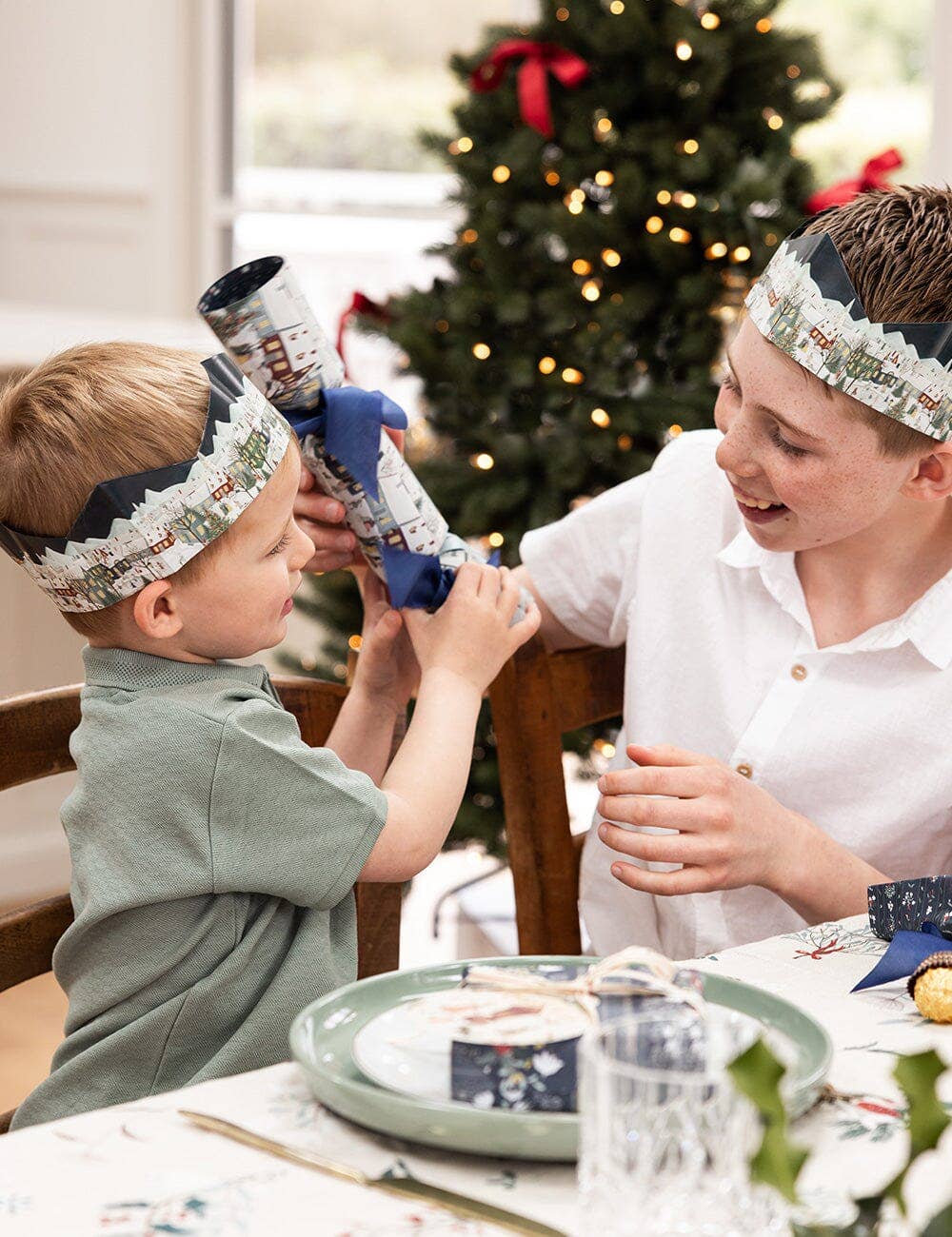 10 Pack Christmas Paper Crown Hats - The Christmas Village