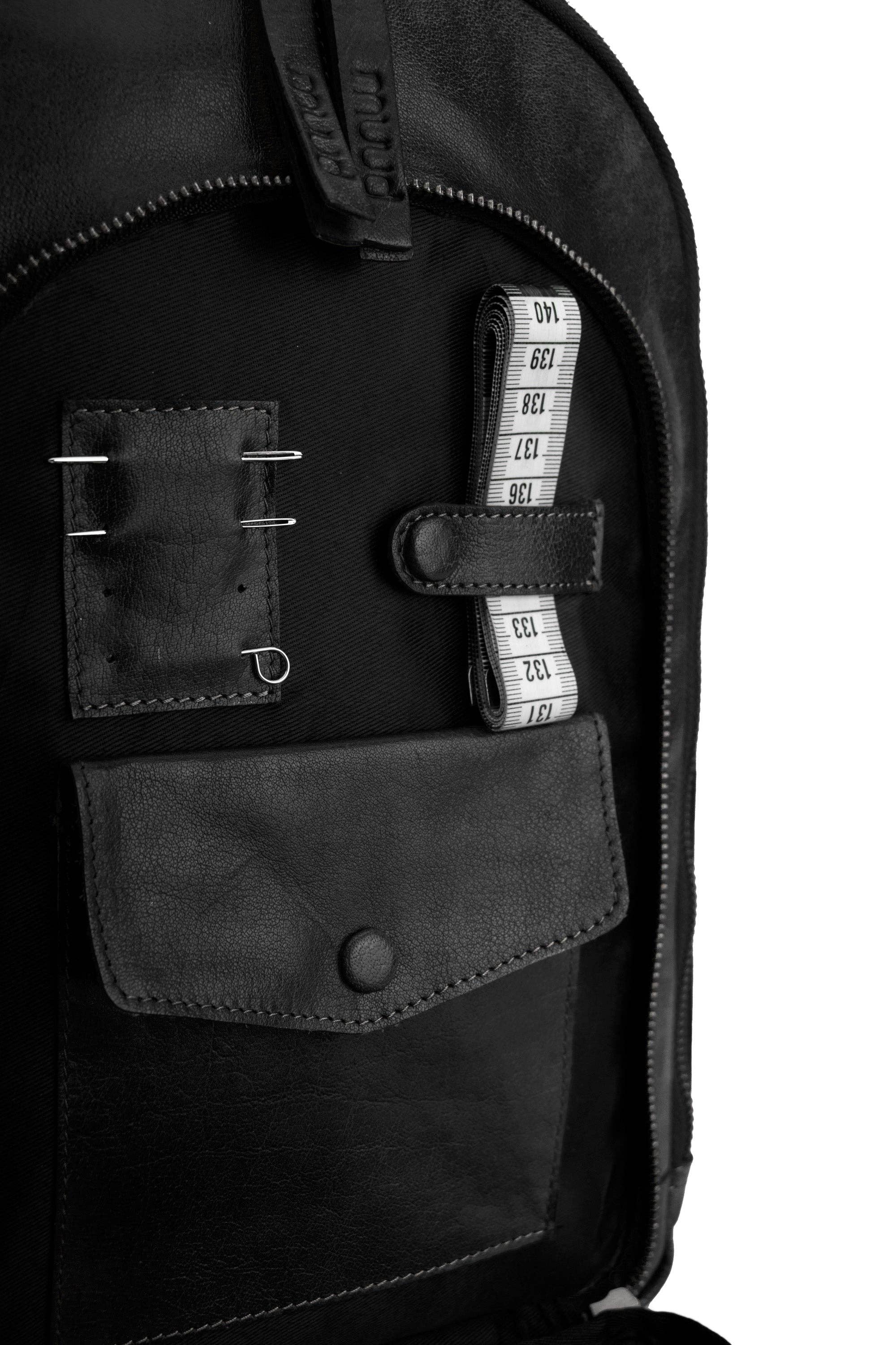 muud, Gwen Sling Bag: Black