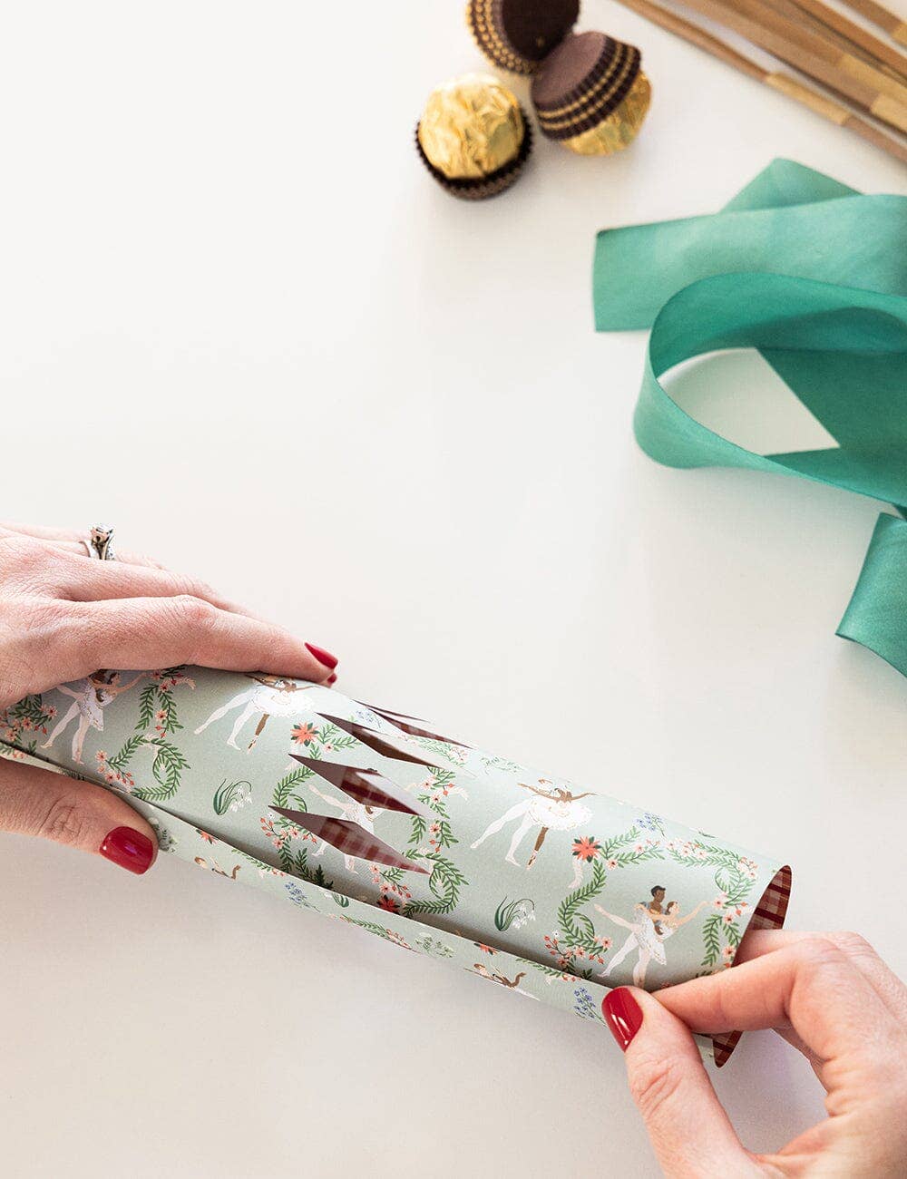 10 Pack Christmas Cracker Kit - An Enchanted Christmas
