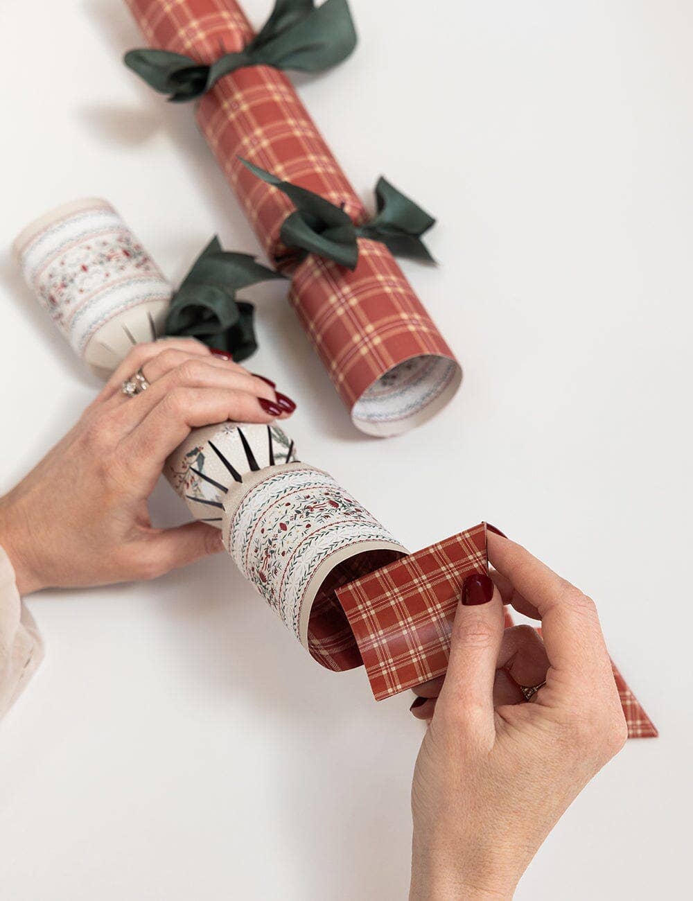 10 Pack Christmas Cracker Kit - Heirloom Holly Christmas