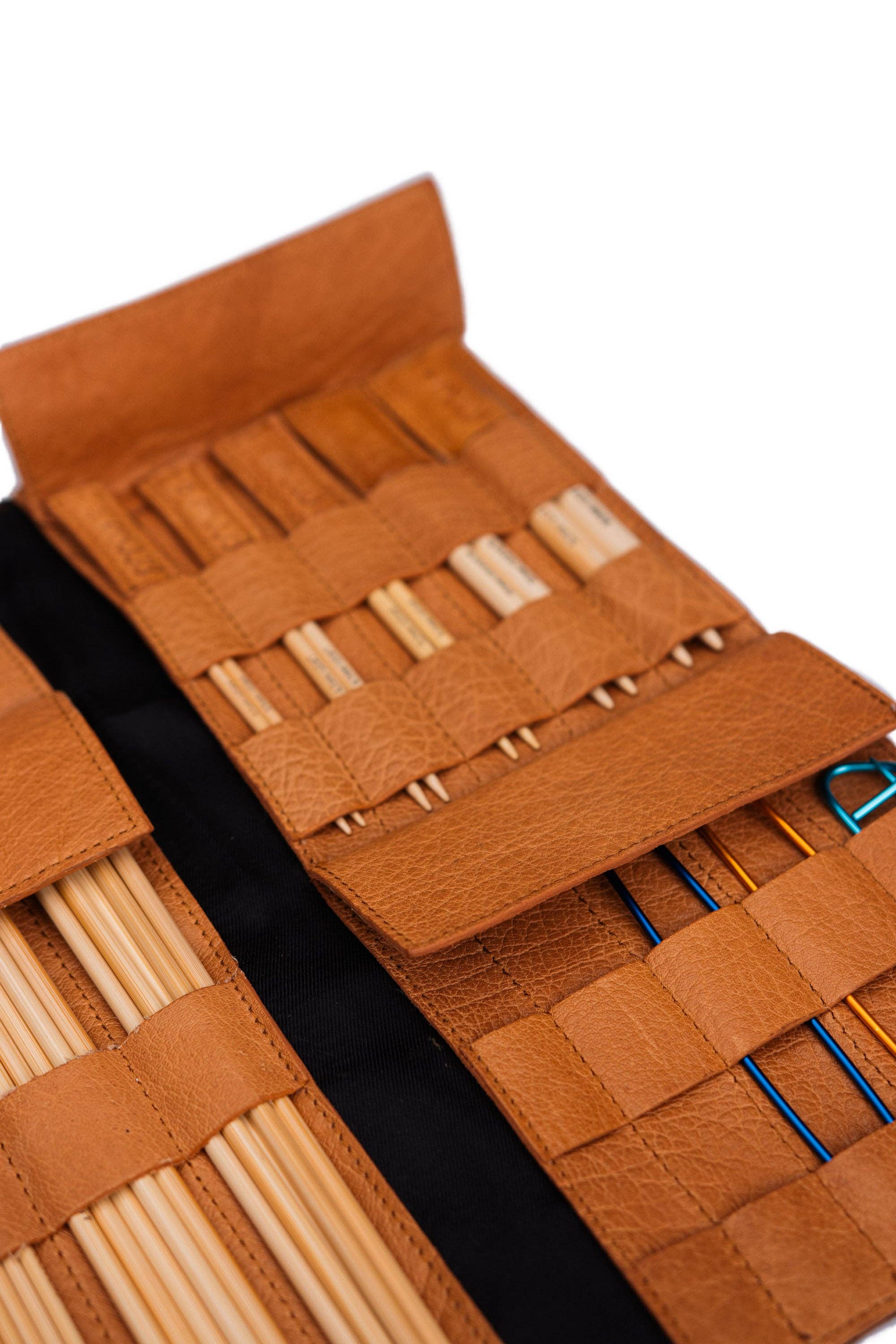 Lucy Needle Case: Black