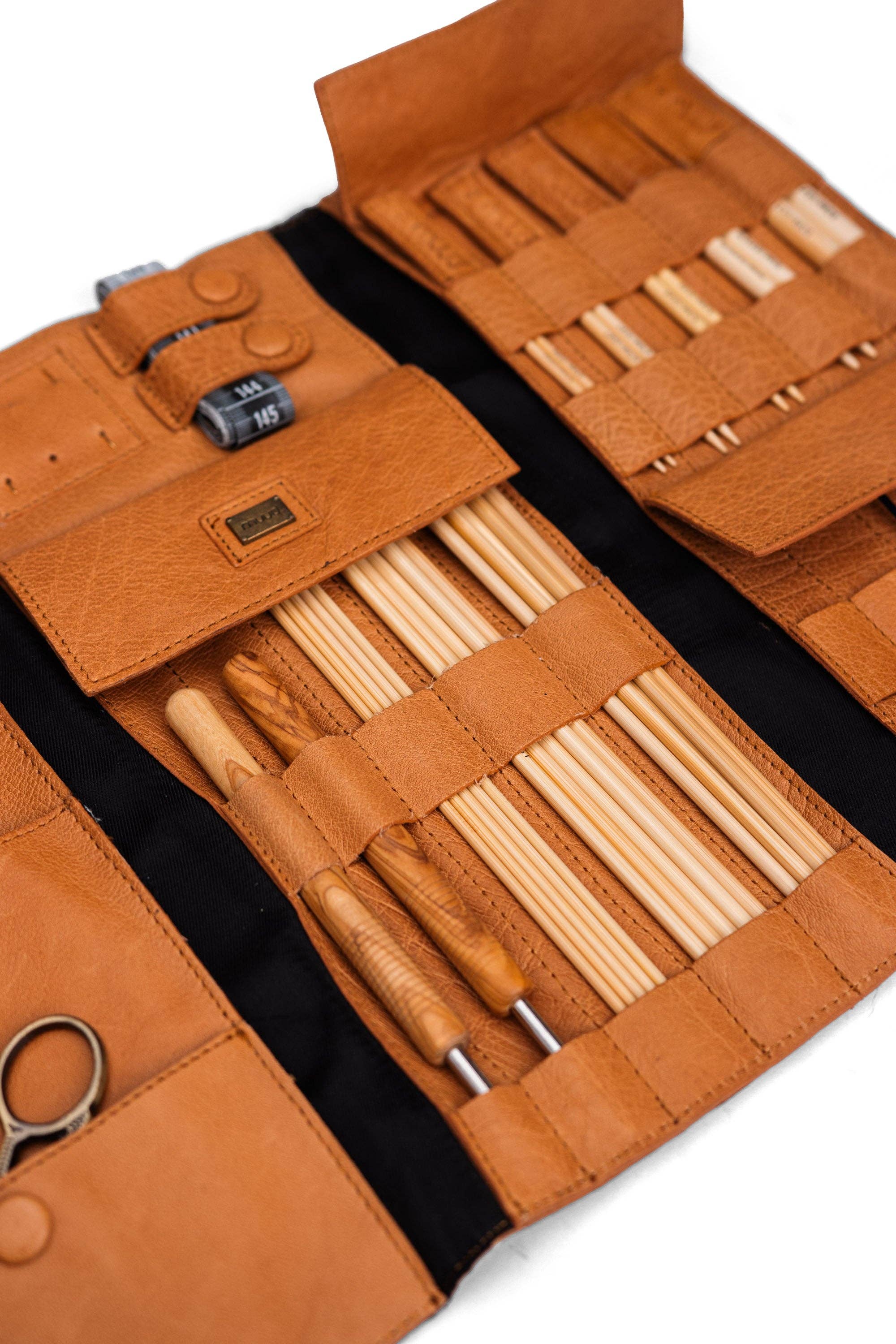 Lucy Needle Case: Black