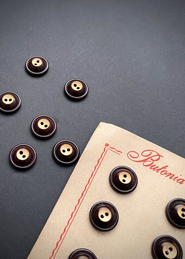 Vintage Buttons, Happy Days Chocolate 18mm