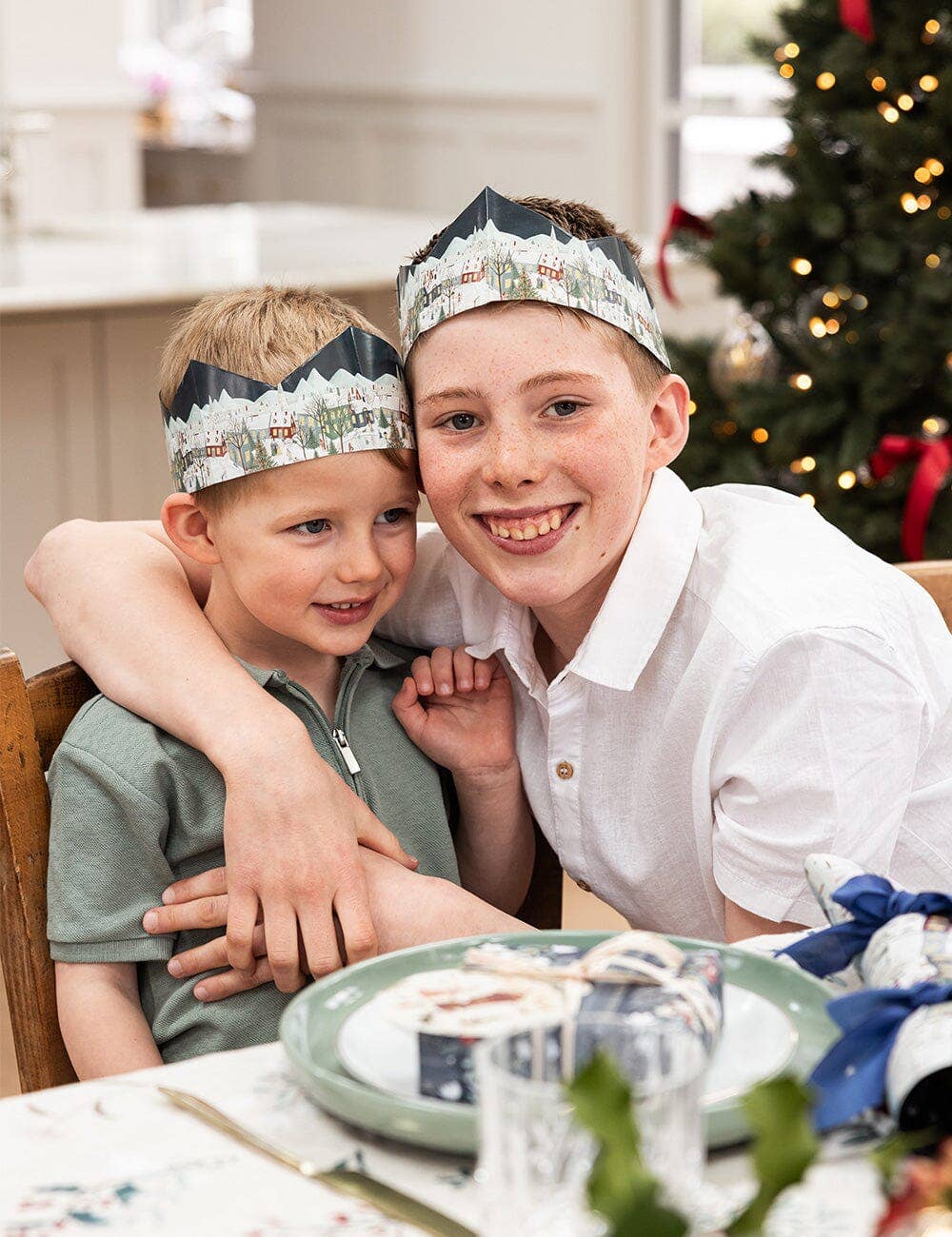 10 Pack Christmas Paper Crown Hats - The Christmas Village