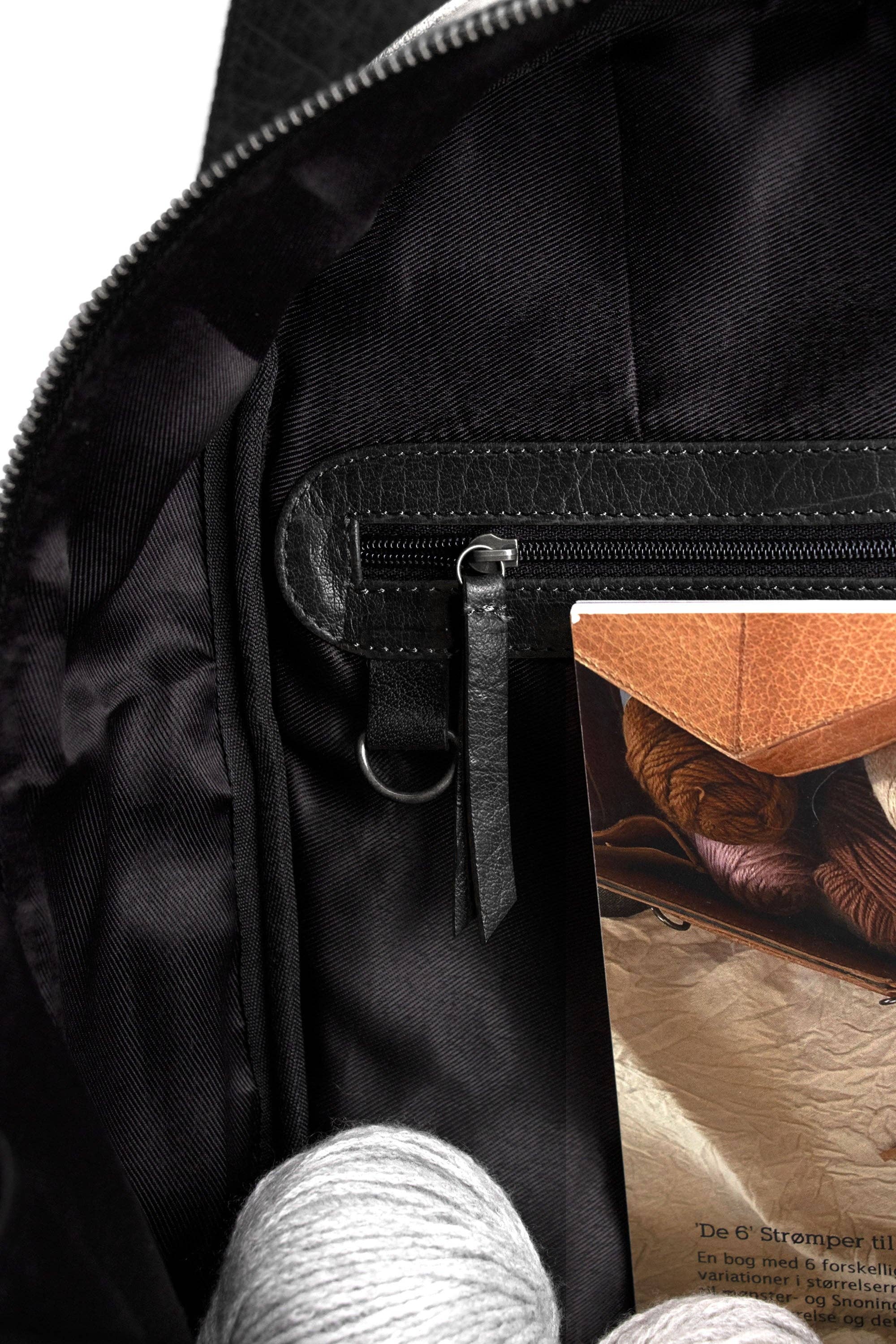 muud, Gwen Sling Bag: Black