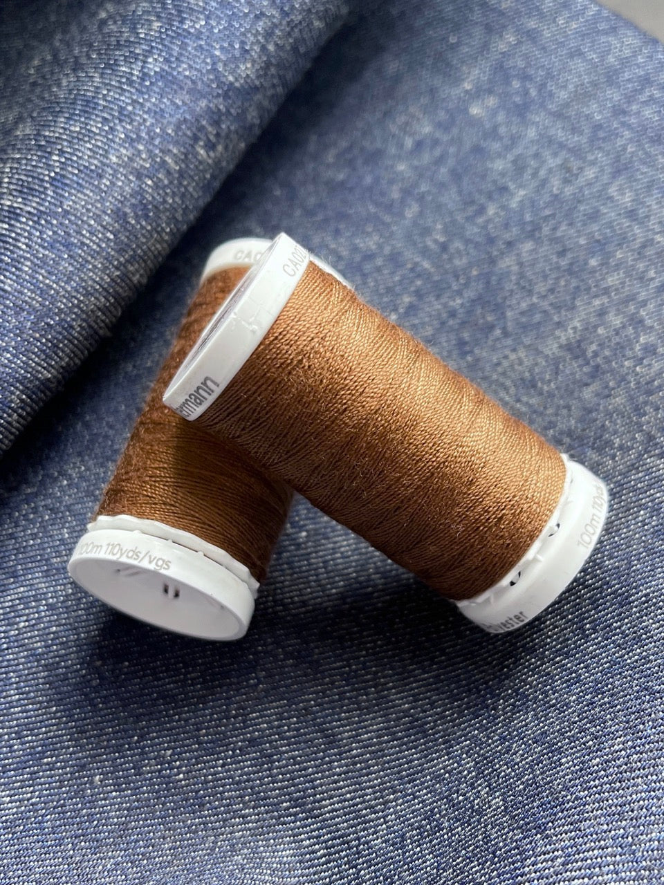 Gutermann Denim Thread. Palomino Brown 2165 – Miss Maude
