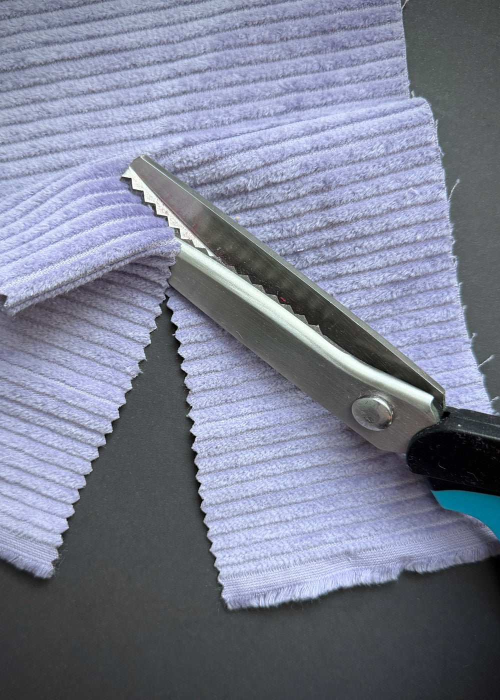 9.25" Soft Grip Pinking Shears