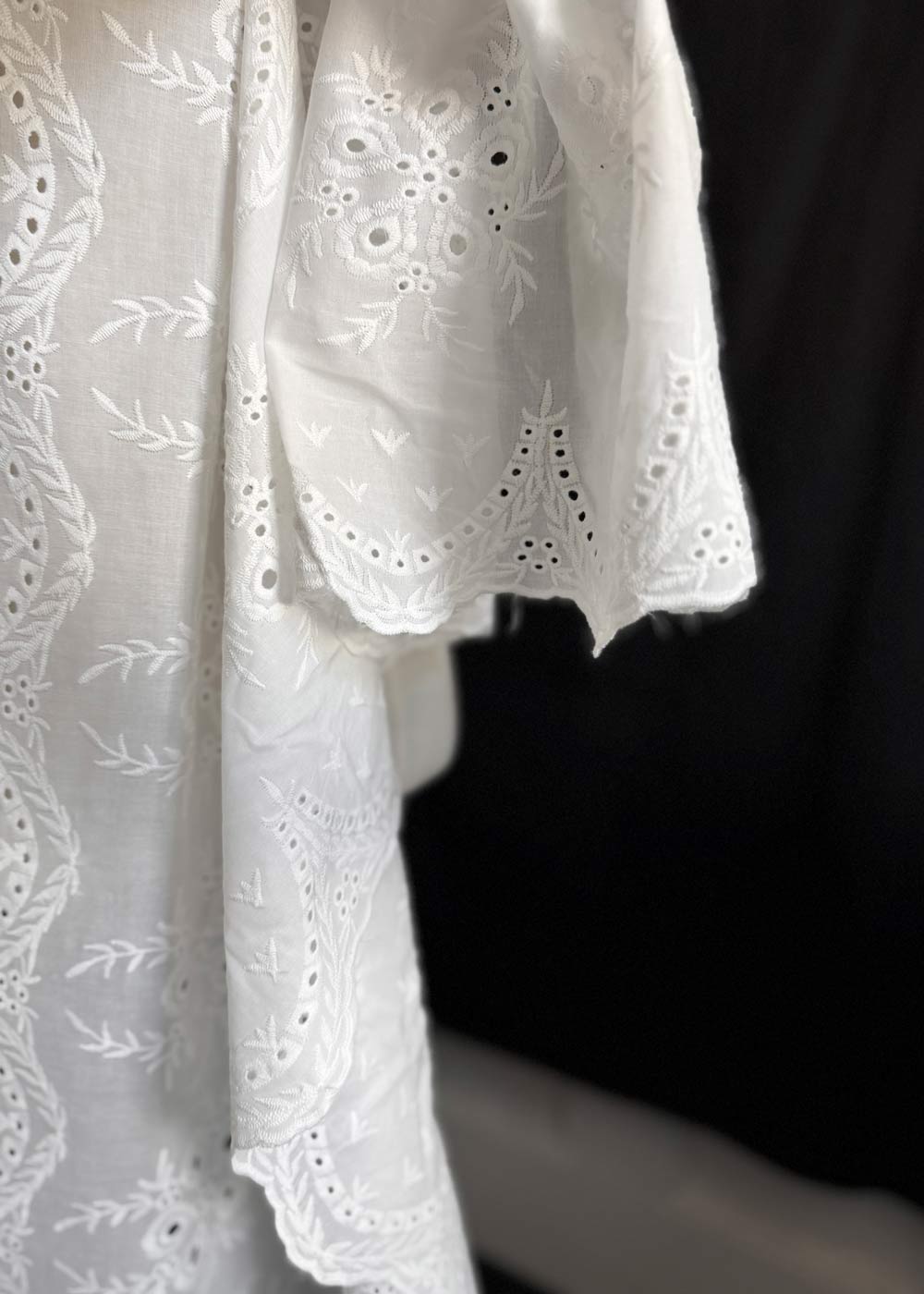 Printemps Broderie Anglaise. Blanc