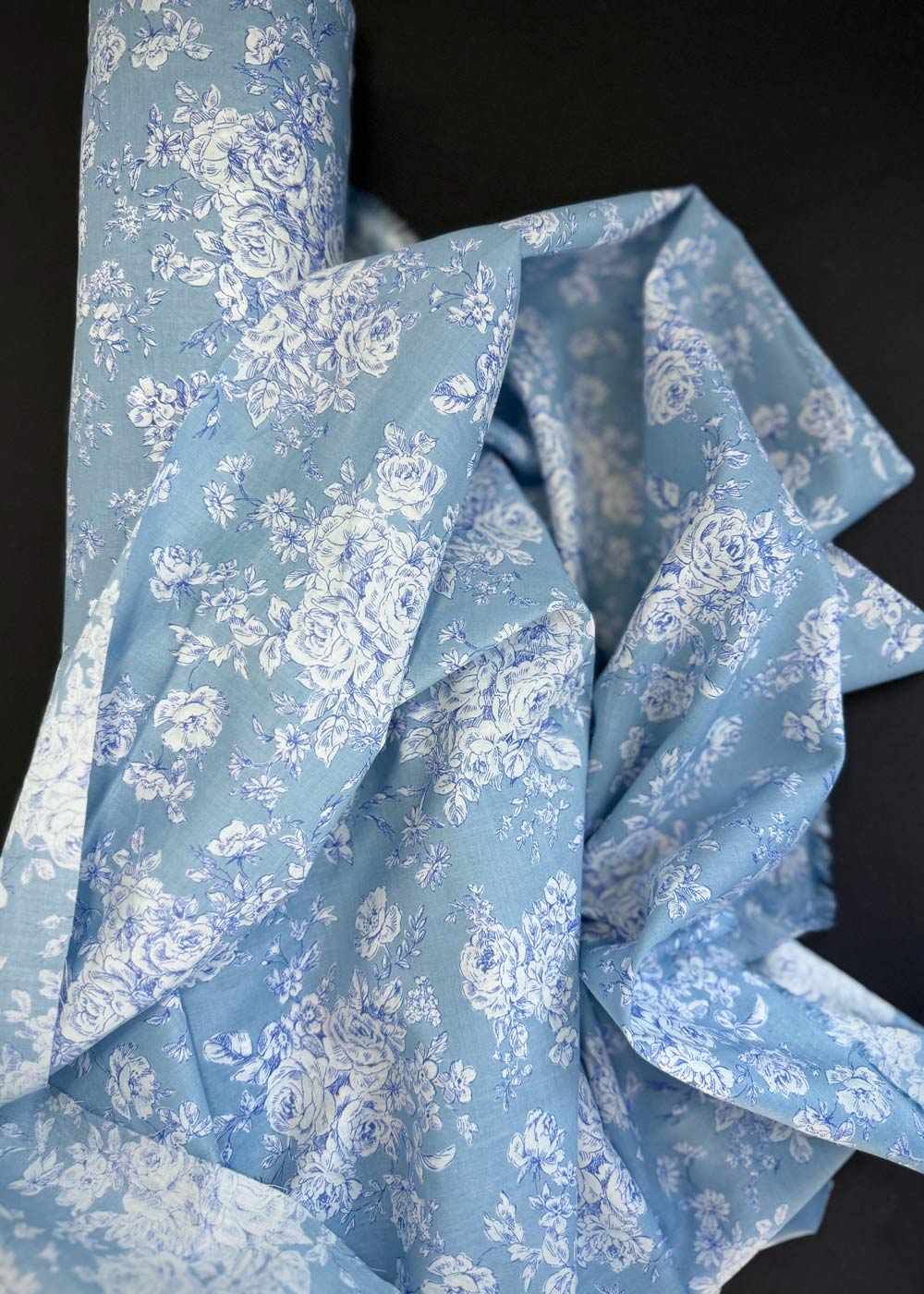 Summer Garden - Fine Cotton Lawn. Wedgwood