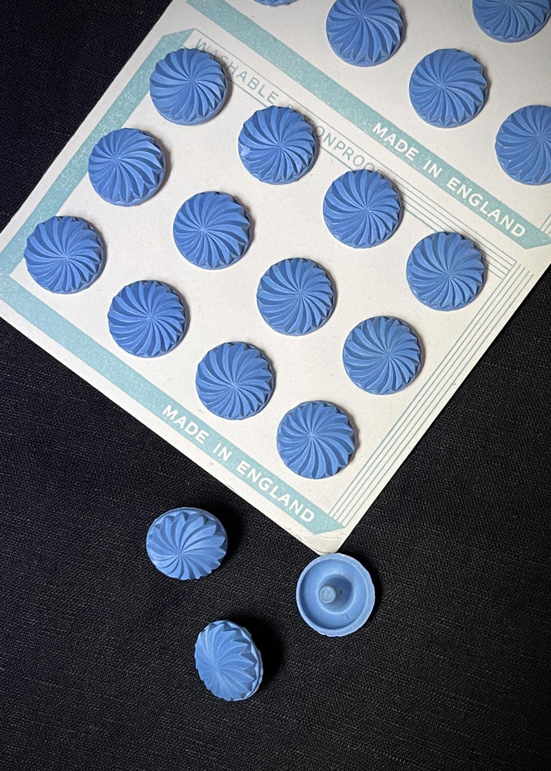 Vintage Buttons. Swirl Sky Blue 18mm