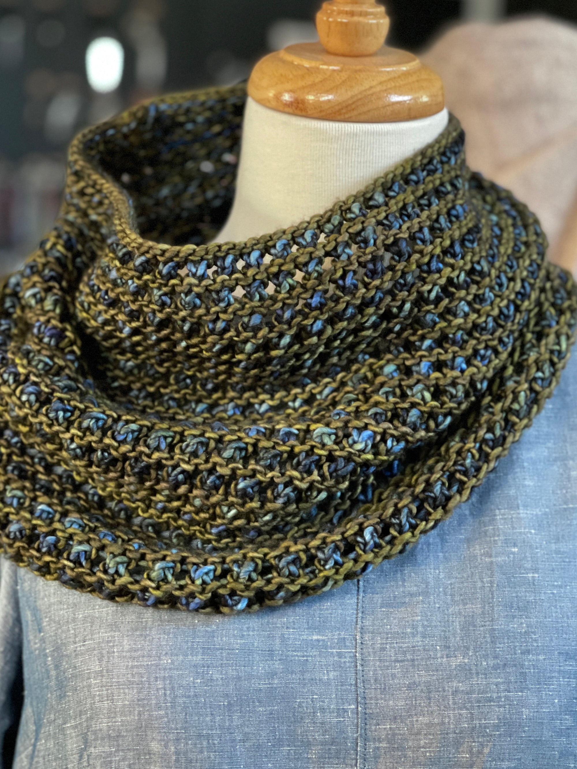 Cobbles Cowl, Elizabeth Smith Knits. Print Knitting Pattern
