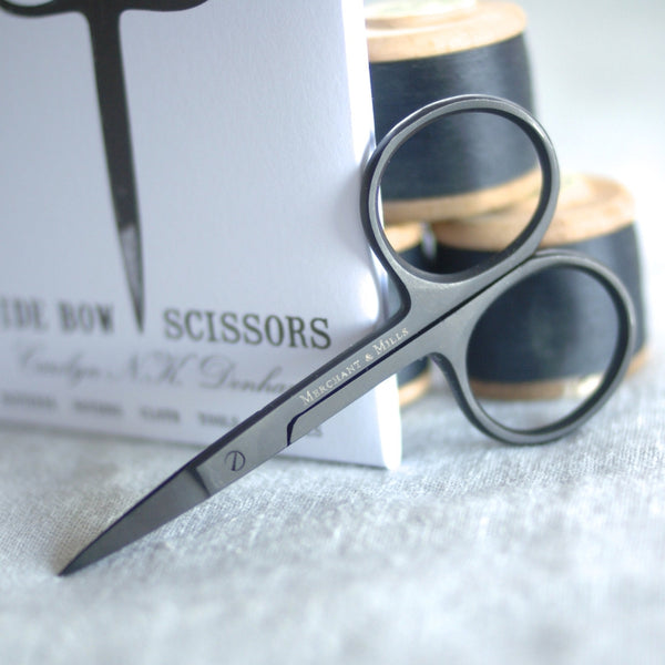 Wide Bow Scissors